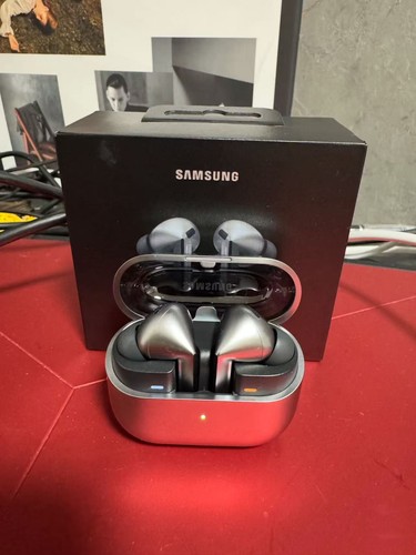 Brand new samsung galaxy buds3 - galaxy,